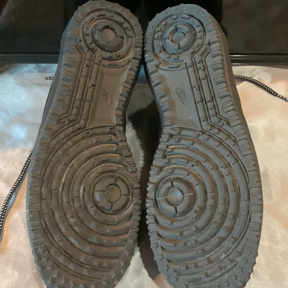 NIKE - Picture 2 of 6